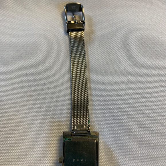Working Vintage Shannons Silver Tone Mesh Band Watch with Brand New Battery! - Picture 8 of 8